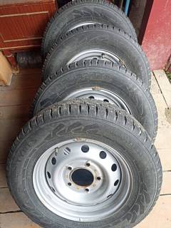Продам R15 205/70 шипованную на штампах
